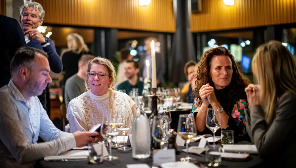 Ronde Tafeldiner gesprek tafel