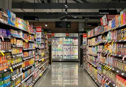 Supermarkt gangpad stockfoto